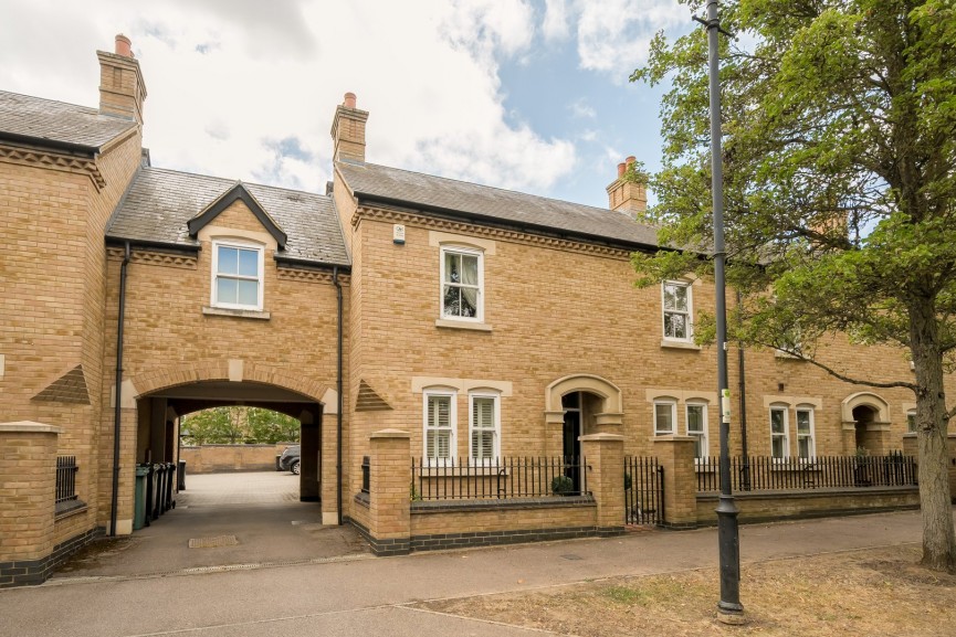 4 bedroom House for Sale Dickens Boulevard, Fairfield, Bedfordshire