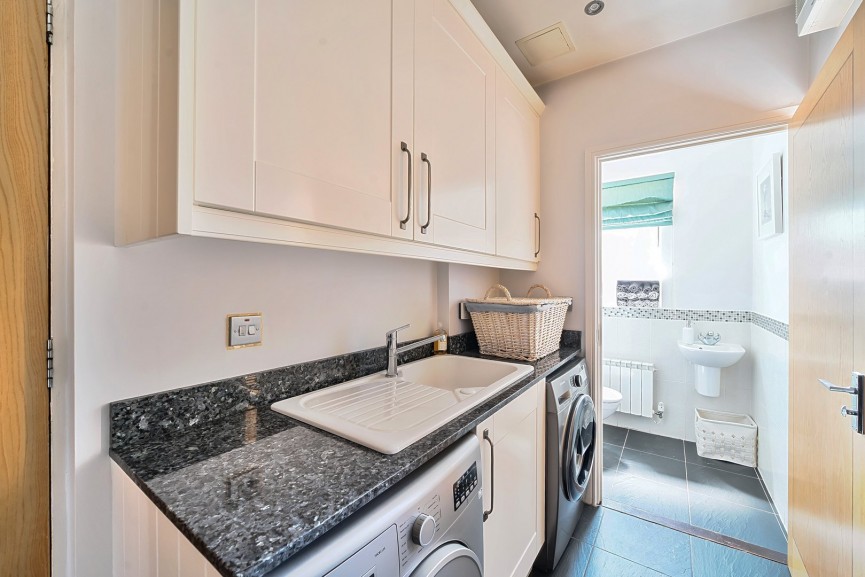 4 bedroom House for Sale Dickens Boulevard, Fairfield, Bedfordshire