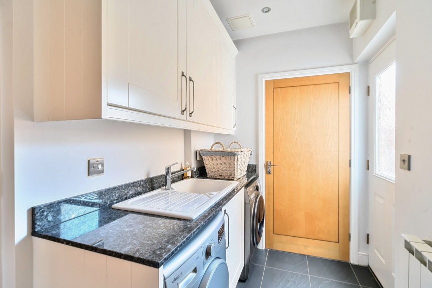 4 bedroom House for Sale Dickens Boulevard, Fairfield, Bedfordshire