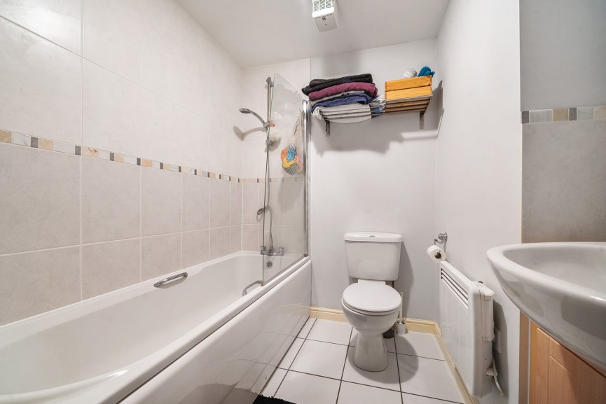 2 bedroom Flat for Sale The Hawthorns, Flitwick, Bedfordshire