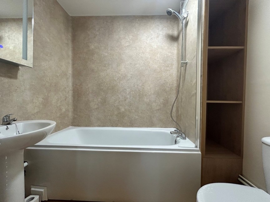 2 bedroom Flat for Letting High Street, FLITWICK, Bedfordshire