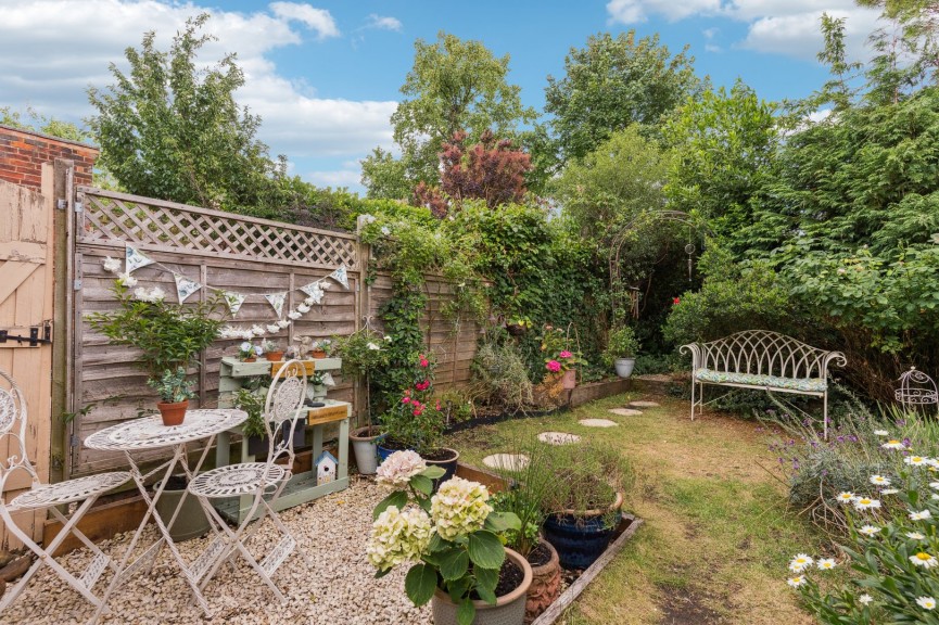 2 bedroom House for Sale Trevor Road, Hitchin, Hertfordshire