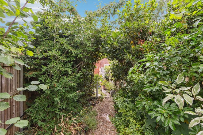 2 bedroom House for Sale Trevor Road, Hitchin, Hertfordshire