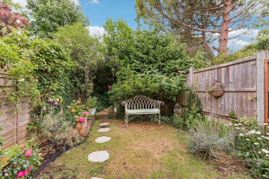 2 bedroom House for Sale Trevor Road, Hitchin, Hertfordshire