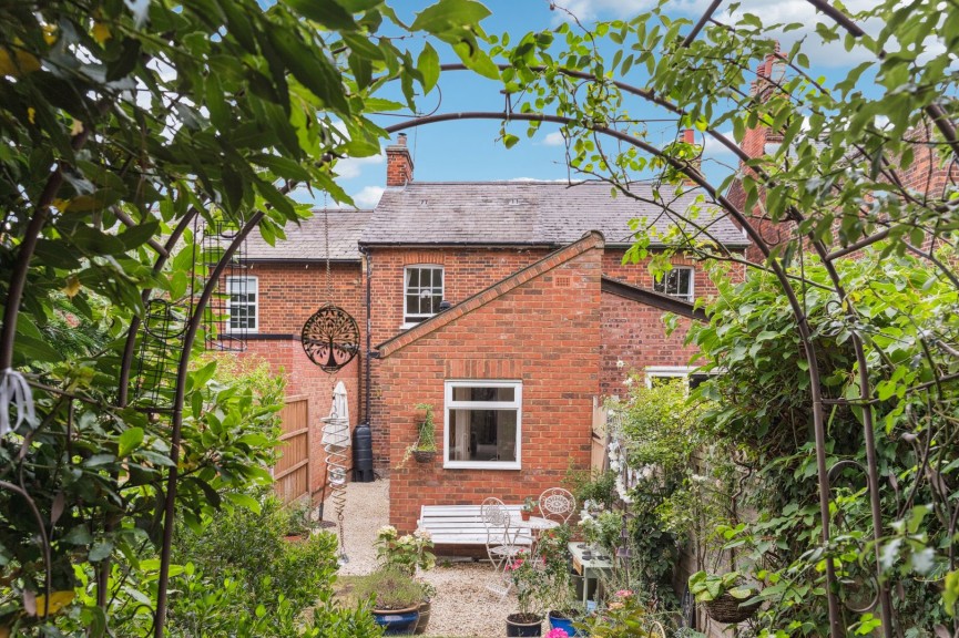 2 bedroom House for Sale Trevor Road, Hitchin, Hertfordshire