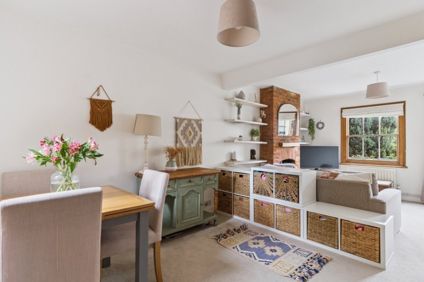 2 bedroom House for Sale Trevor Road, Hitchin, Hertfordshire