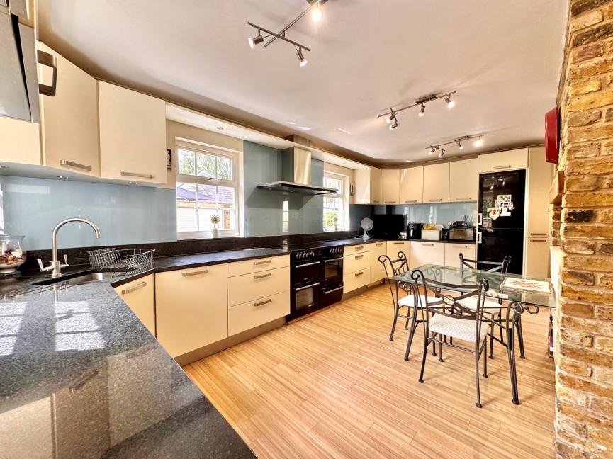 4 bedroom House for Sale Steeple Morden, Royston, Cambridgeshire