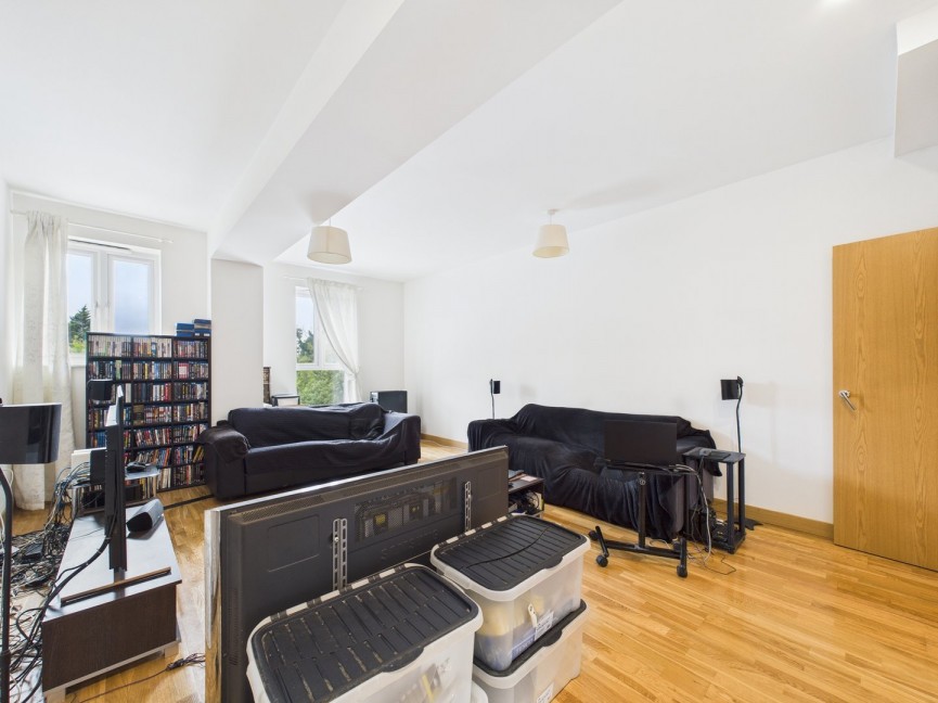 2 bedroom Flat for Sale Walsworth Road, Hitchin, Hertfordshire