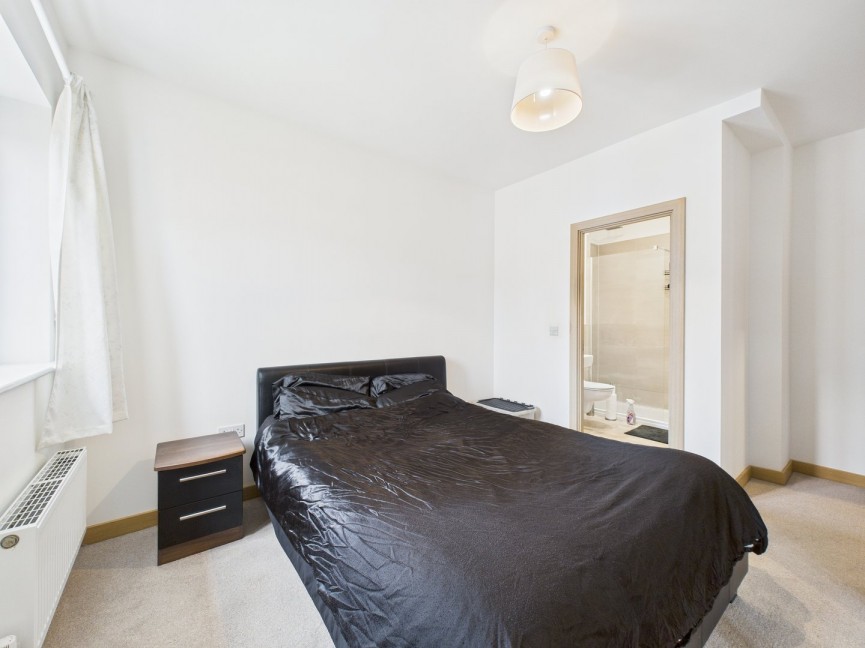 2 bedroom Flat for Sale Walsworth Road, Hitchin, Hertfordshire