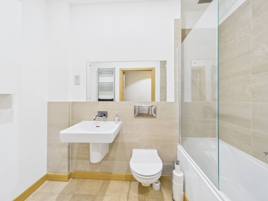 2 bedroom Flat for Sale Walsworth Road, Hitchin, Hertfordshire