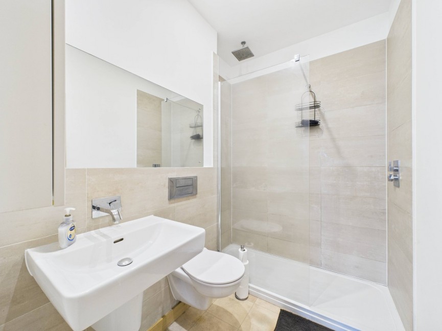 2 bedroom Flat for Sale Walsworth Road, Hitchin, Hertfordshire