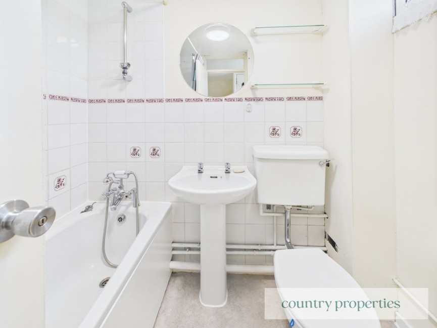 2 bedroom Flat for Sale Codicote, Hitchin, Hertfordshire