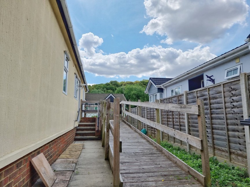 2 bedroom Park home for Sale Maulden, Bedfordshire