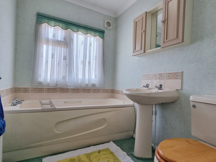 2 bedroom Park home for Sale Maulden, Bedfordshire