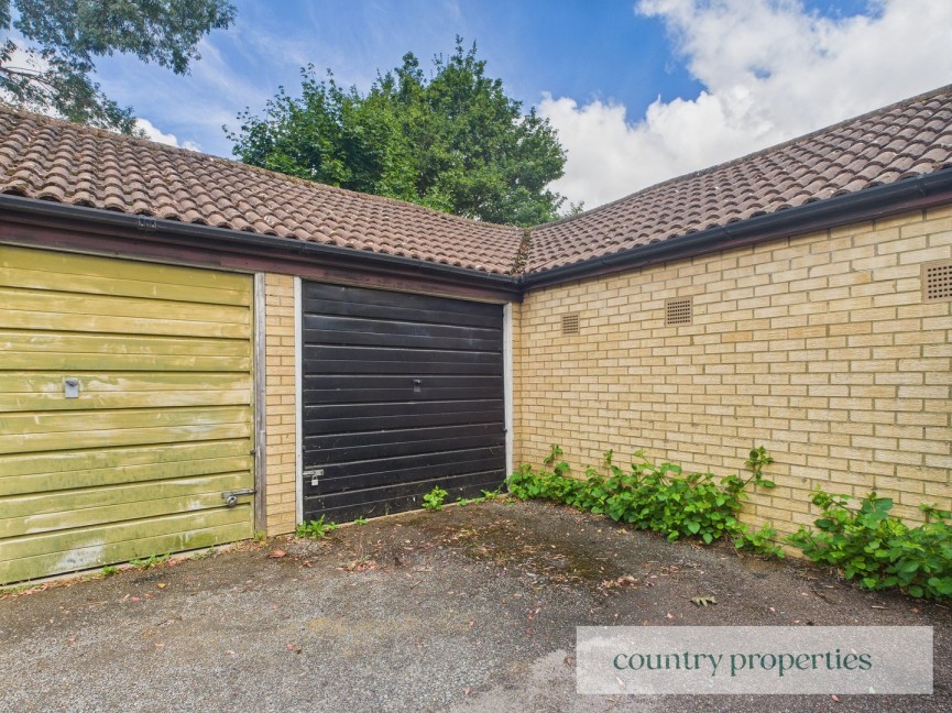 2 bedroom House for Sale Bassingburn Walk, Welwyn Garden City, Hertfordshire
