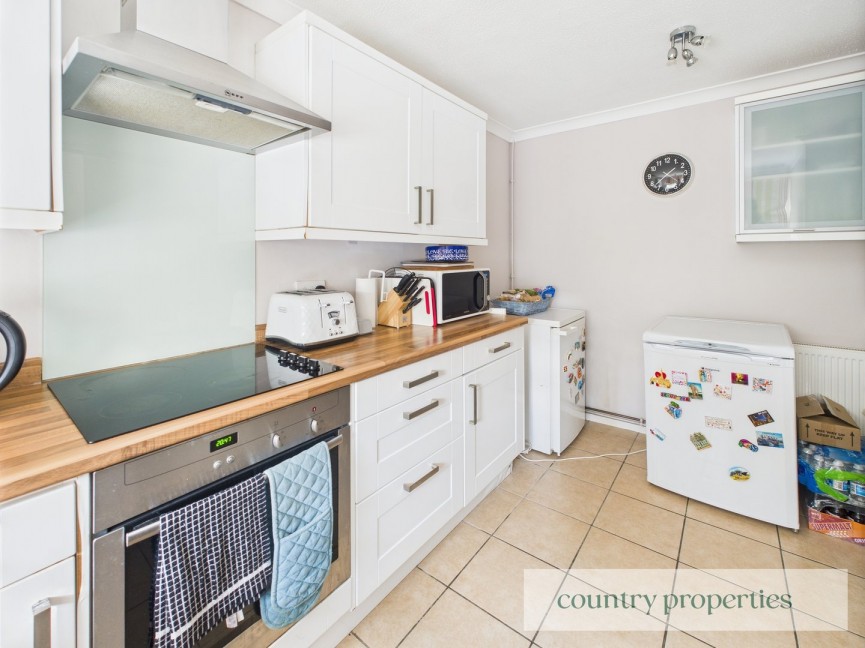2 bedroom House for Sale Bassingburn Walk, Welwyn Garden City, Hertfordshire