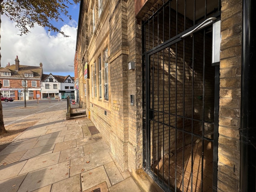 1 bedroom Flat for Letting High Street, Baldock, Hertfordshire