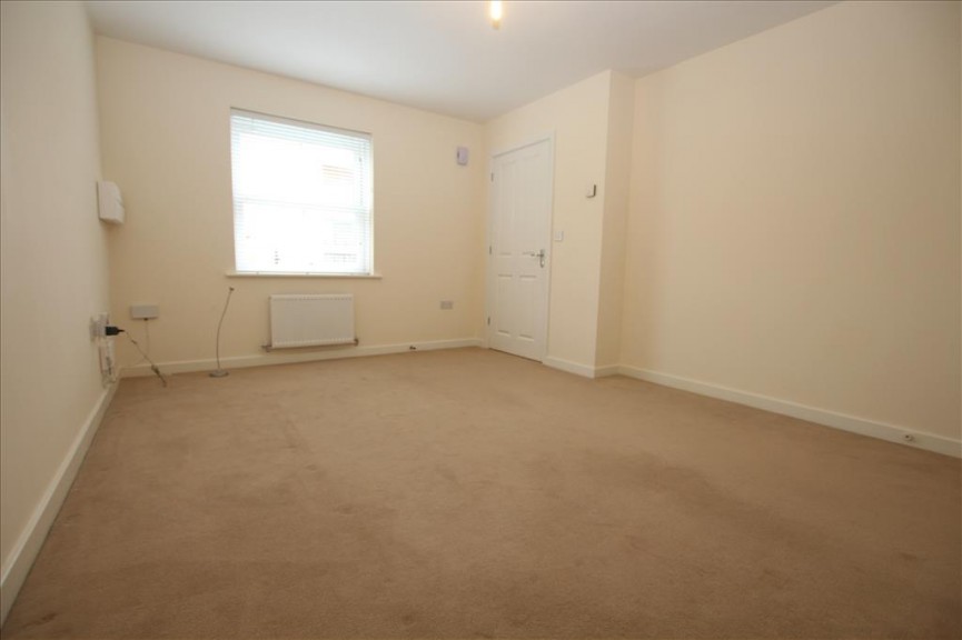 3 bedroom House for Letting Venus Avenue, Biggleswade, Bedfordshire