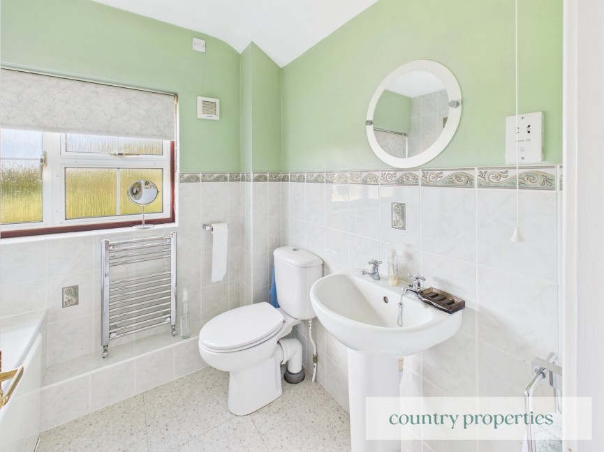 3 bedroom House for Sale Crossway, WELWYN GARDEN CITY, Hertfordshire
