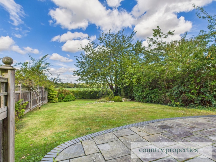 3 bedroom House for Sale Crossway, WELWYN GARDEN CITY, Hertfordshire
