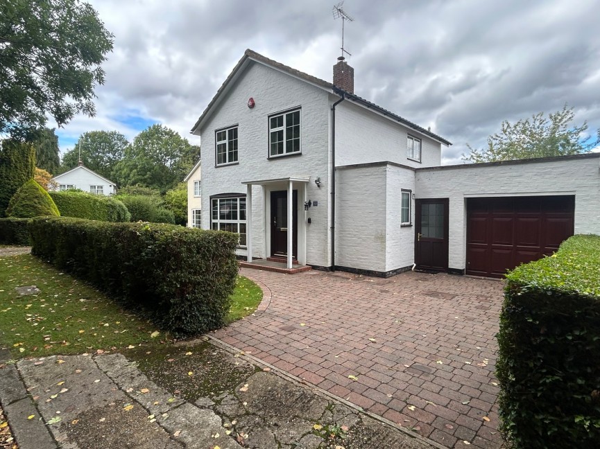 3 bedroom House for Sale Crossway, WELWYN GARDEN CITY, Hertfordshire