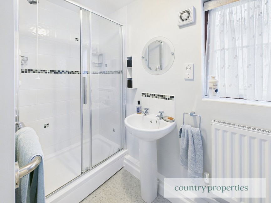 3 bedroom House for Sale Crossway, WELWYN GARDEN CITY, Hertfordshire