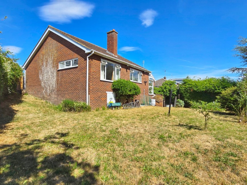 2 bedroom Bungalow for Sale Ampthill, Bedfordshire