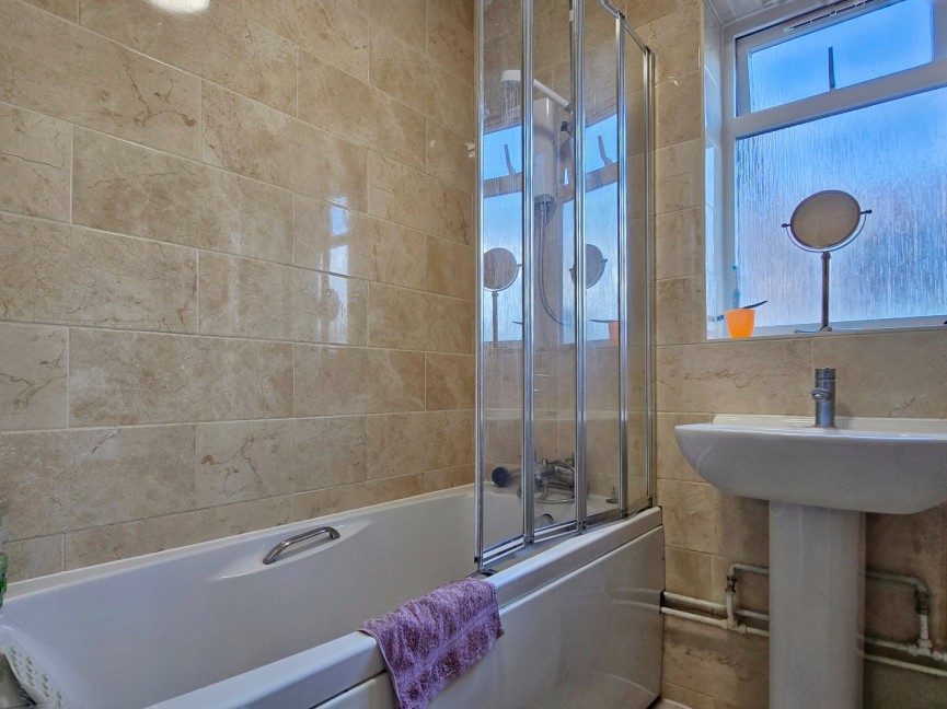 2 bedroom Bungalow for Sale Ampthill, Bedfordshire