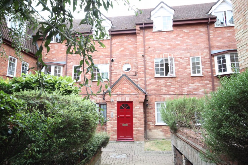 2 bedroom Flat for Letting St Francis Court, Shefford, Bedfordshire