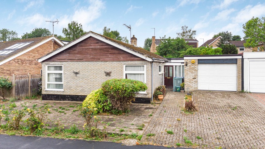 4 bedroom Bungalow for Sale The Ryde, Hatfield, Hertfordshire