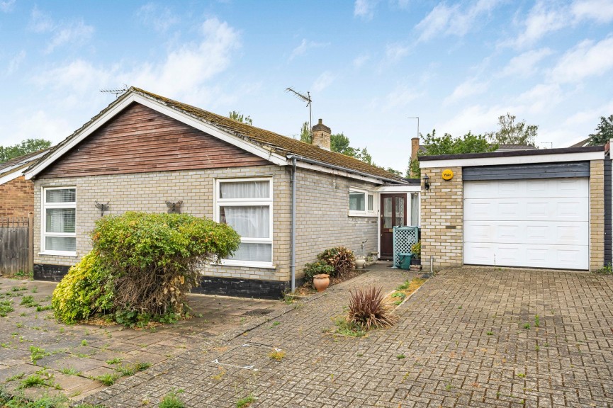 4 bedroom Bungalow for Sale The Ryde, Hatfield, Hertfordshire