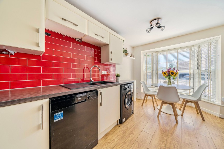 4 bedroom House for Sale Tansy Avenue, Stotfold, Bedfordshire