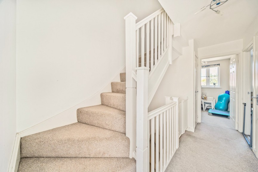 4 bedroom House for Sale Tansy Avenue, Stotfold, Bedfordshire