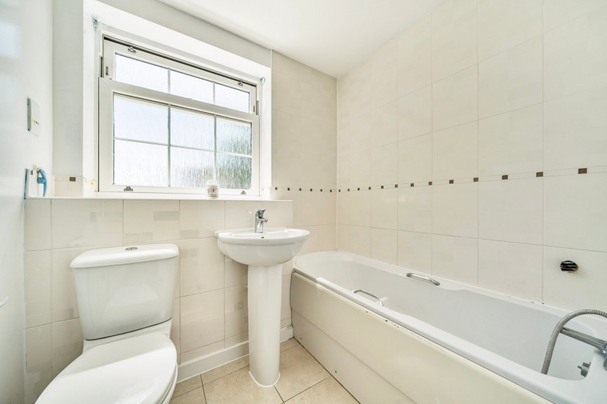 4 bedroom House for Sale Tansy Avenue, Stotfold, Bedfordshire