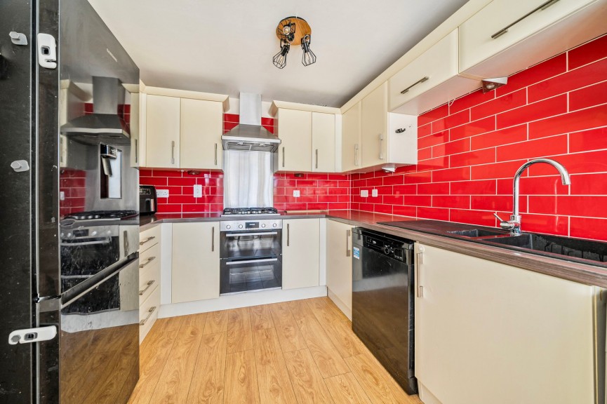 4 bedroom House for Sale Tansy Avenue, Stotfold, Bedfordshire