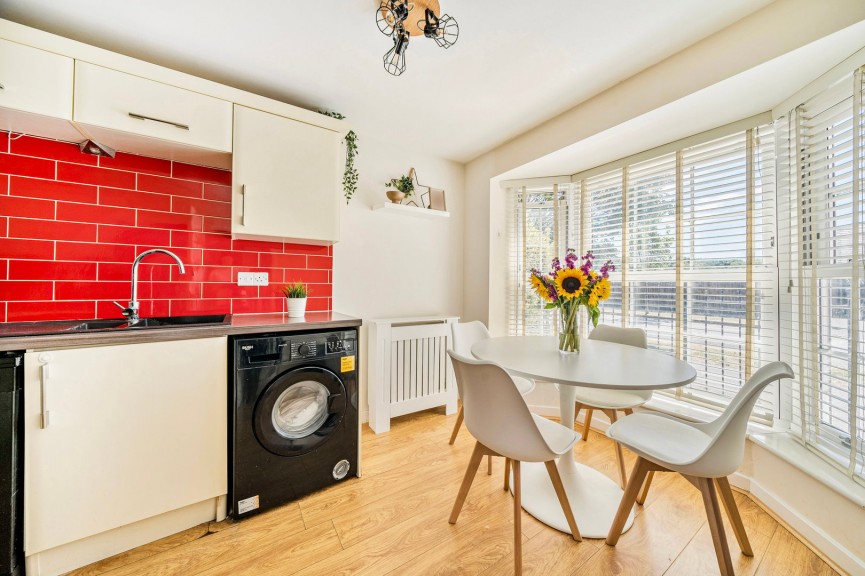 4 bedroom House for Sale Tansy Avenue, Stotfold, Bedfordshire