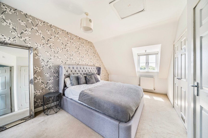 4 bedroom House for Sale Tansy Avenue, Stotfold, Bedfordshire