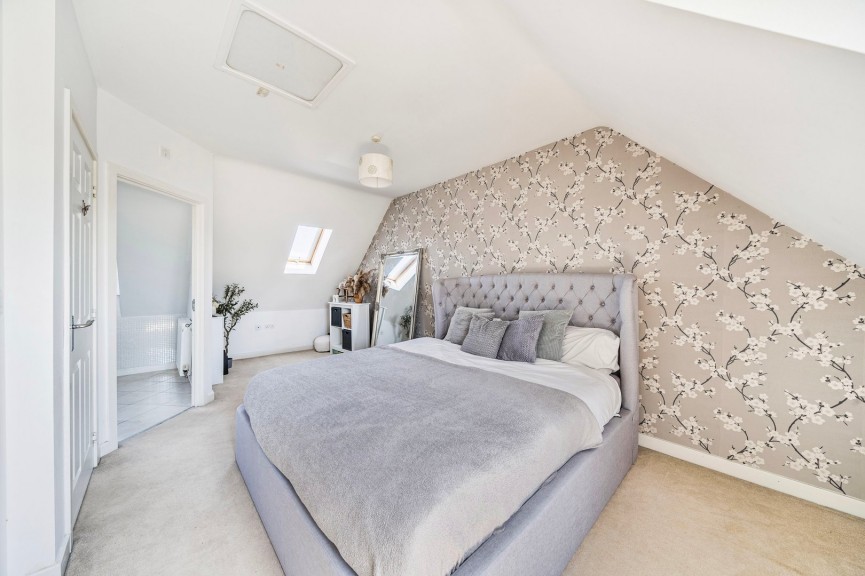 4 bedroom House for Sale Tansy Avenue, Stotfold, Bedfordshire