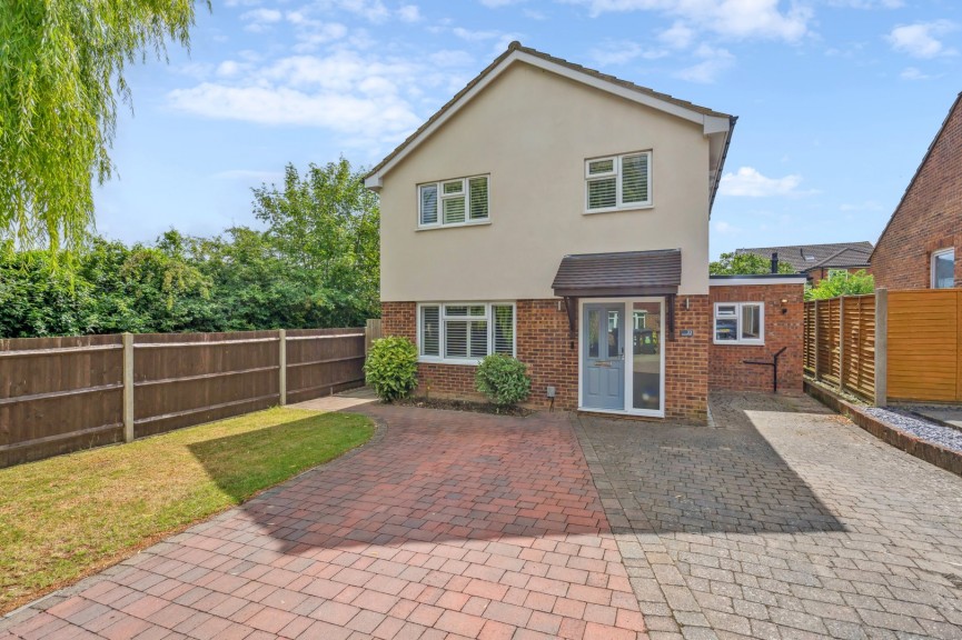 4 bedroom House for Sale Browning Drive, Hitchin, Hertfordshire