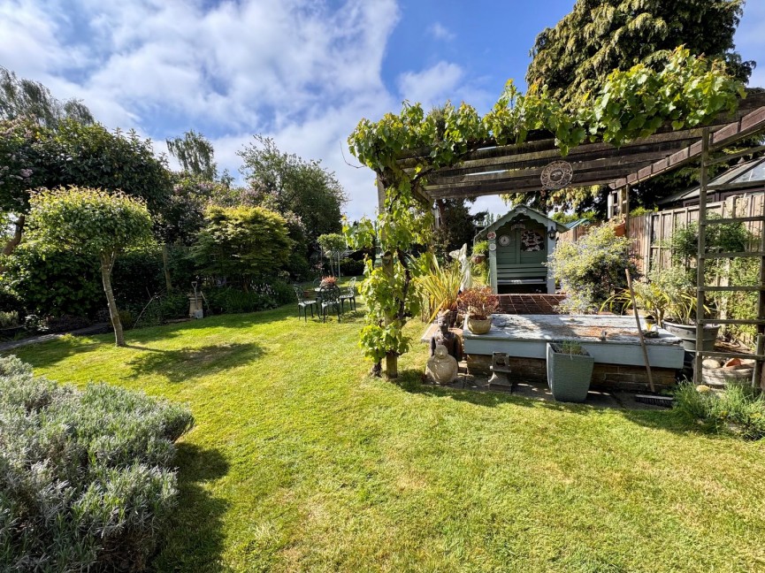 2 bedroom House for Sale High Street, Hinxworth, BALDOCK, Hertfordshire