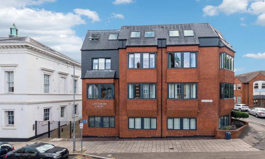 2 bedroom Flat for Sale Brand Street, Hitchin, Hertfordshire