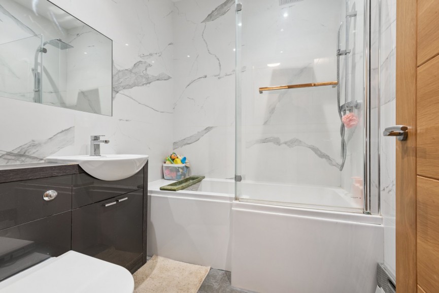2 bedroom Flat for Sale Brand Street, Hitchin, Hertfordshire