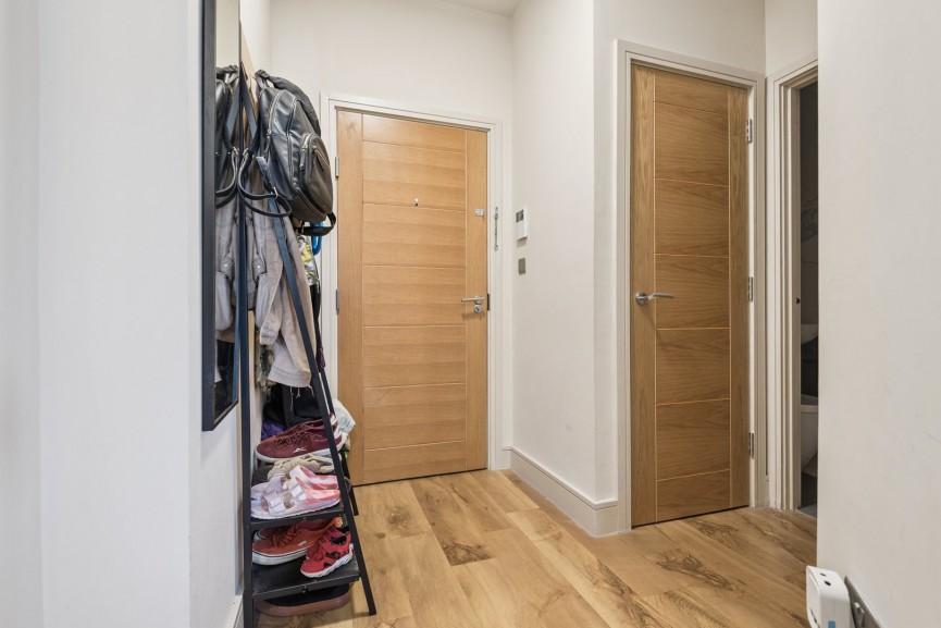 2 bedroom Flat for Sale Brand Street, Hitchin, Hertfordshire