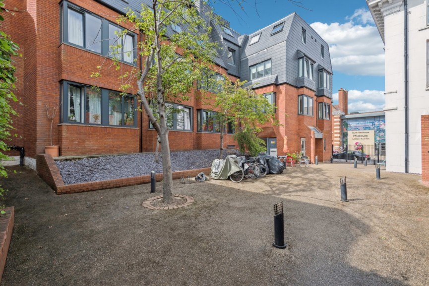 2 bedroom Flat for Sale Brand Street, Hitchin, Hertfordshire