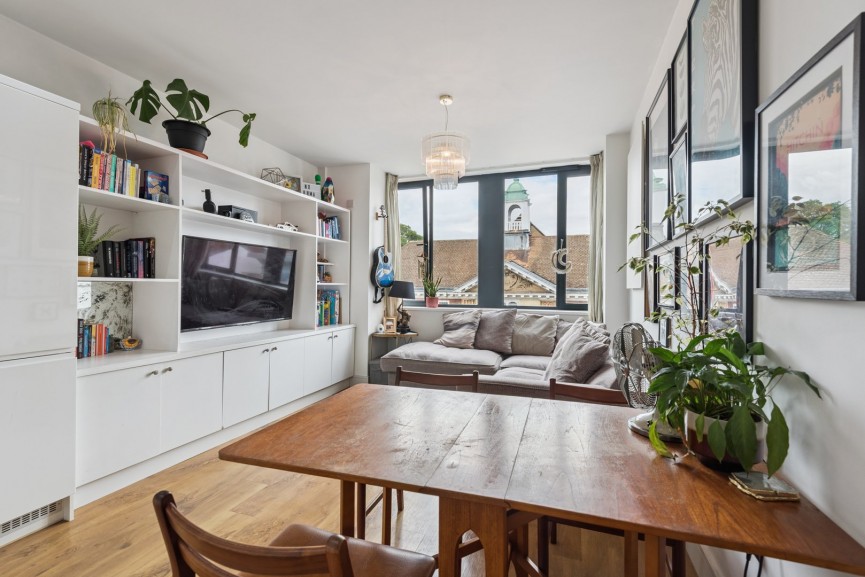 2 bedroom Flat for Sale Brand Street, Hitchin, Hertfordshire