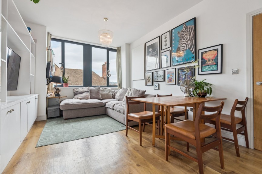 2 bedroom Flat for Sale Brand Street, Hitchin, Hertfordshire