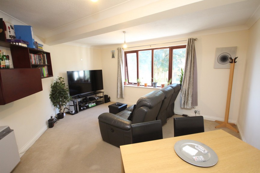 2 bedroom Flat for Sale Norton Way North, Letchworth Garden City, Hertfordshire