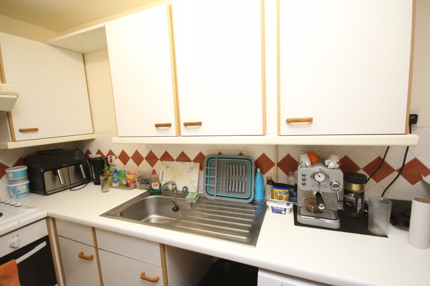 2 bedroom Flat for Sale Norton Way North, Letchworth Garden City, Hertfordshire