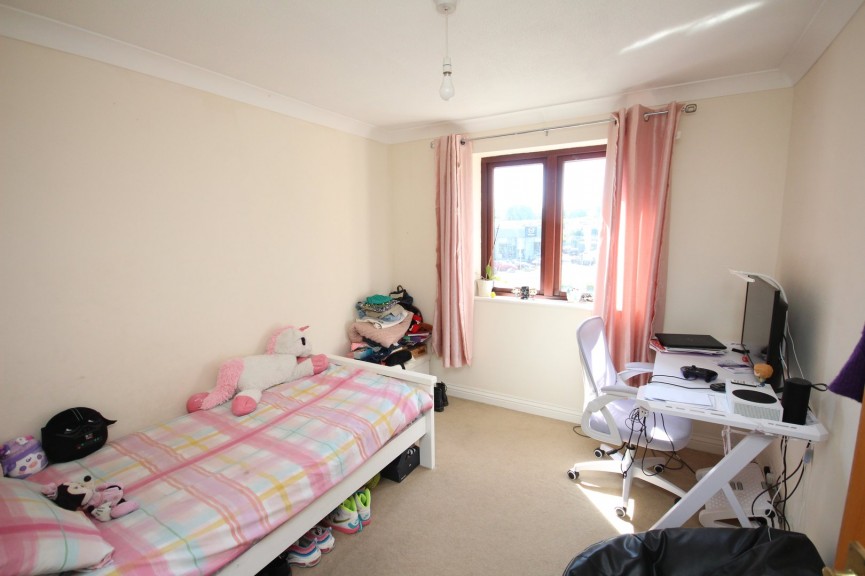 2 bedroom Flat for Sale Norton Way North, Letchworth Garden City, Hertfordshire