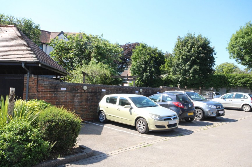 2 bedroom Flat for Sale Norton Way North, Letchworth Garden City, Hertfordshire